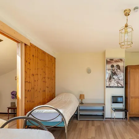Les Hirondelle For 8 Persons, Cleaning Included Bievre