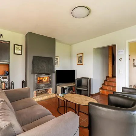 Les Hirondelle For 8 Persons, Cleaning Included Bievre