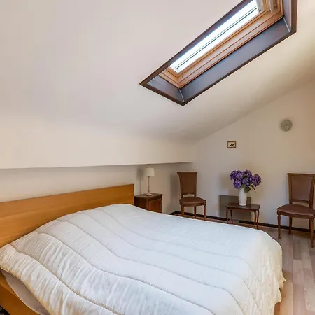 Les Hirondelle For 8 Persons, Cleaning Included Bievre